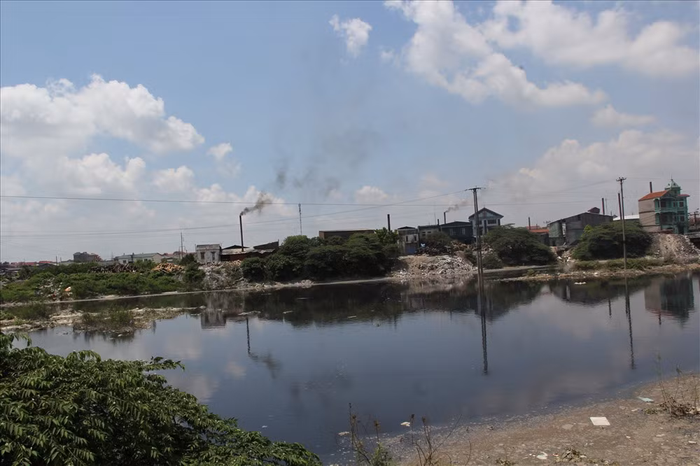 Sông Ngũ Huyện Khê bị bức tử.