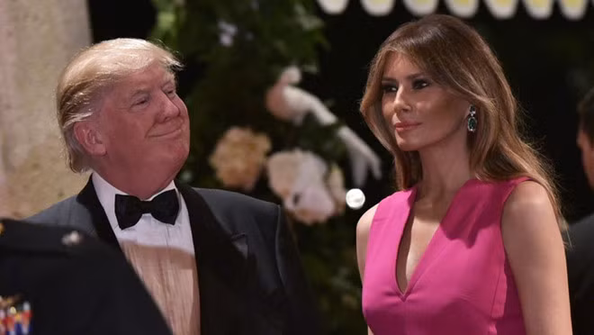 Tổng thống Mỹ Donald Trump và Đệ nhất phu nhân Melania Trump tại một sự kiện ở khu nghỉ dưỡng Mar-a-Lago hồi tháng 2/2017 - Ảnh: Getty Images.