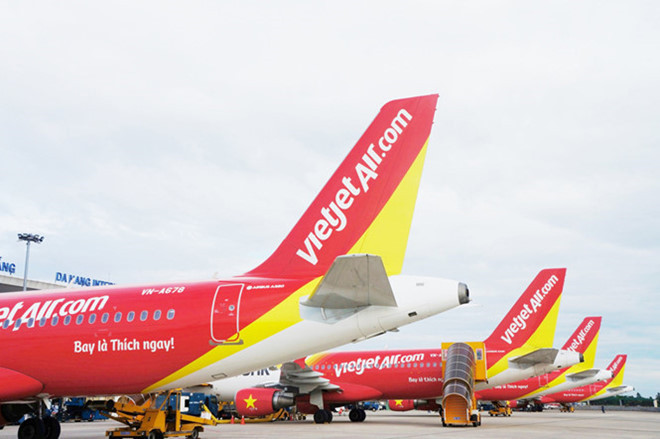 Vietjet Air phải hủy nhiều chuyến dịp 30/4 do chim va vào máy bay. Ảnh: Vietjet Air.