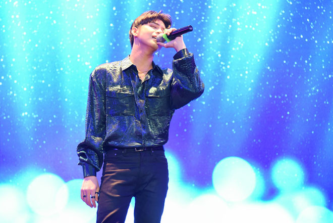 Noo cho biết, dù gặp rất nhiều ồn ào sân si với đồng nghiệp, anh chị lớn trong nghề, anh vẫn chào hỏi và cư xử đúng mực khi có dịp chạm mặt họ ngoài đời.