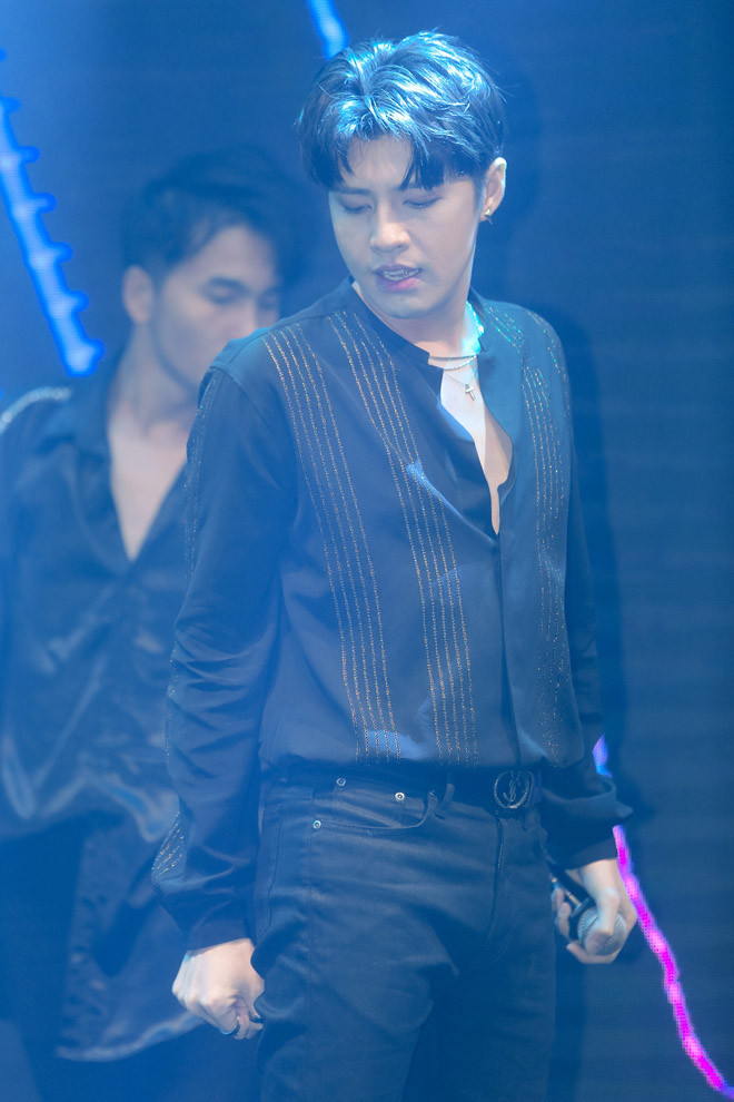 Nam ca sĩ lần đầu lên tiếng về tin đồn có bản tính sân si, thích ganh đua, hạ bệ đồng nghiệp.