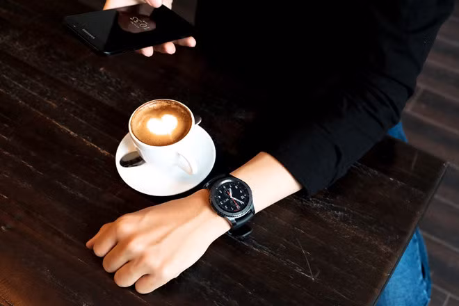Samsung Gear S3 Frontier hiện có giá bán khoảng 7,99 triệu đồng.