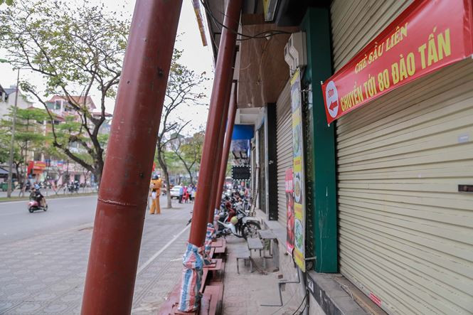 Nhiều cơ sở kinh doanh ở đây phải chuyển cở sở để phục vụ cho việc sửa chữa.