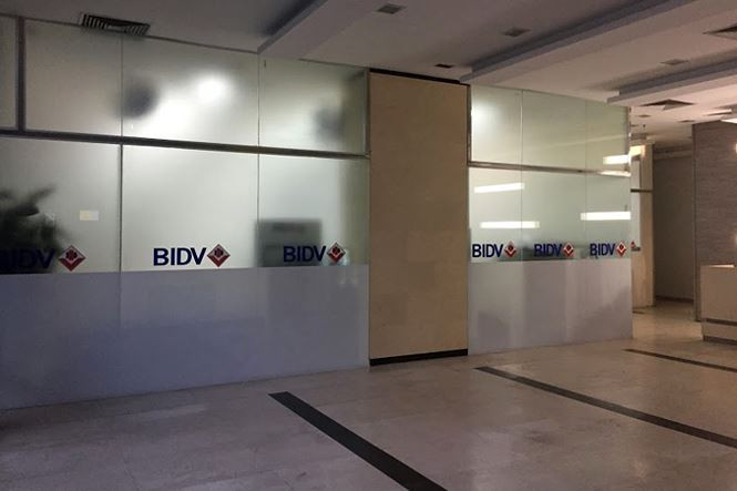 Cư dân bức xúc phản ánh, khu vực lối thoát hiểm bị văn phòng cho thuê bịt kín gây mất an toàn trong công tác PCCC.