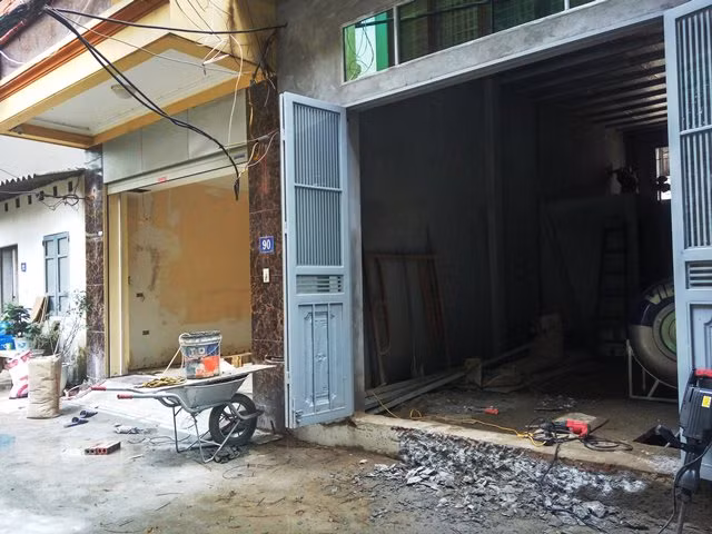 Nguoi dan bat an song canh du an chung cu Eco Lake View