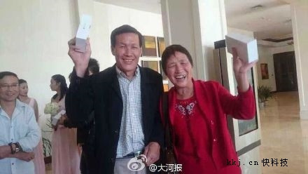 Nga ngua voi dam cuoi tang toan iPhone 6 Plus-Hinh-4