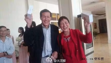 Nga ngua voi dam cuoi tang toan iPhone 6 Plus-Hinh-4