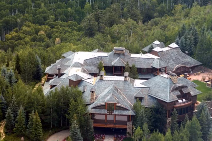 Nhà đầu tư John Paulson thu được món hời lớn khi mua lại ngôi nhà ở Aspen, Colorado, Mỹ từ tay Hoàng tử Arab Bandar bin Sultan với giá 49 triệu USD.