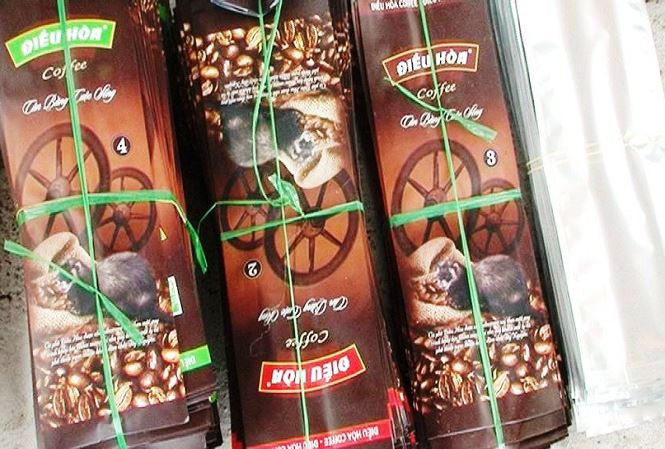 Cà phê bột không rõ nguồn gốc xuất xứ được đóng gói cà phê "xịn", nhằm trục lợi và đánh lừa người tiêu dùng.