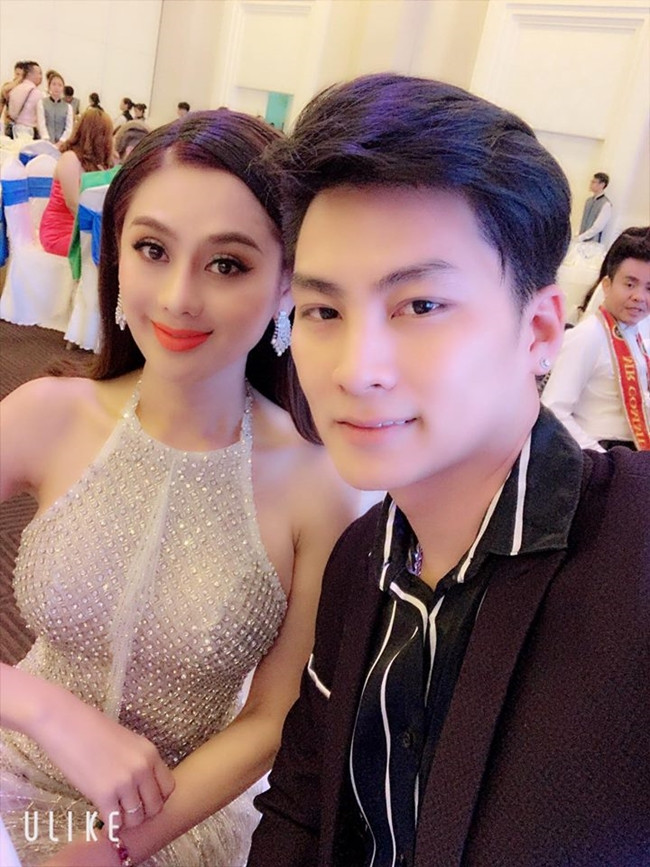 Khánh Chi khéo khoe nhẫn kim cương đắt giá bên chồng trẻ.