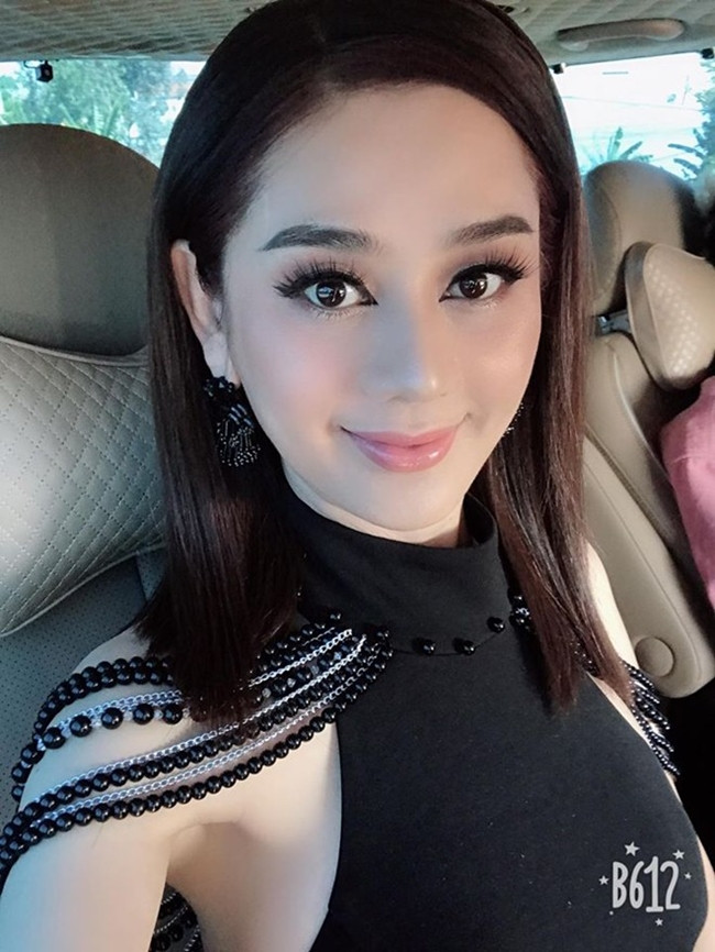 Ca sĩ 40 tuổi cũng sở hữu một chiếc xế hộp riêng làm phương tiện di chuyển.