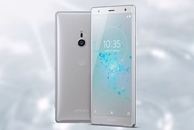 Sony Xperia XZ2 sử dụng khung viền bằng kim loại, 2 bề mặt phủ kính cường lực Corning Gorilla Glass 5. Phablet này có kích thước 153x72x11,1 mm, trọng lượng 198 g.