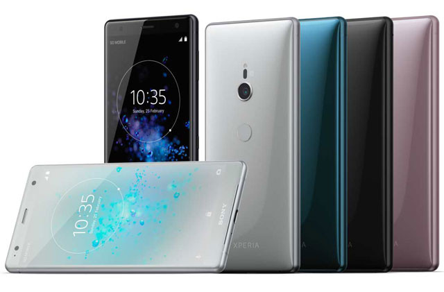 Sony Xperia XZ2 đem đến cho khách hàng 4 tùy chọn màu sắc gồm đen, bạc, xanh và hồng. Ở châu Âu, máy có giá 800 euro (tương đương 22,25 triệu đồng).