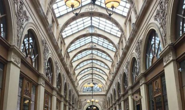 Mái che kính của hẻm Vivienne.