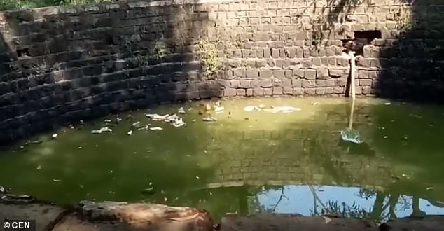 Am anh hinh selfie cua hai thieu nu truoc khi nhay xuong gieng tu tu-Hinh-4