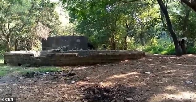 Am anh hinh selfie cua hai thieu nu truoc khi nhay xuong gieng tu tu-Hinh-3