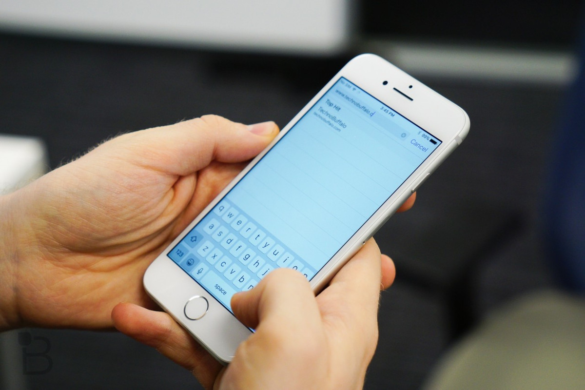 Tăng kích thước font chữ là một trong những cách bạn có thể dùng để làm giảm sự căng thẳng cho mắt khi phải nhìn vào màn hình iphone quá lâu.