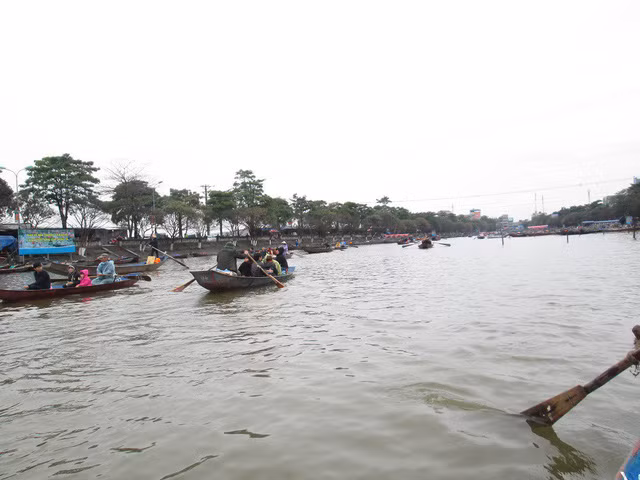 Giá vé thắng cảnh, vé đò không thay đổi so với năm ngoái.