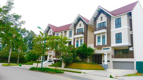 Đề xuất đánh thuế tài sản với nhà trên 700 triệu đồng hoặc 1 tỷ đồng khiến dư luậncó ý kiến không hài lòng.