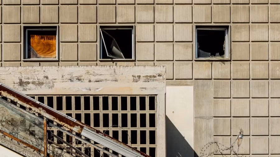 Trong cuộc khủng hoảng năm 1974, sân bay Quốc tế Nicosia đã trở thành một trong những mục tiêu chính của quân đội Thổ Nhĩ Kỳ, từ đó, hoạt động thương mại chấm dứt.