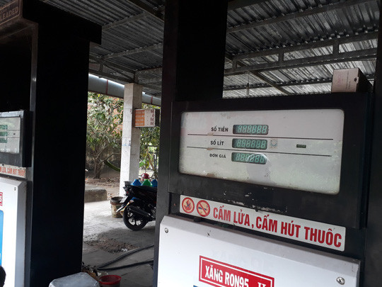 Các chữ số của trụ bơm trả về 0 khi phóng viên hỏi vè giá niêm yết.