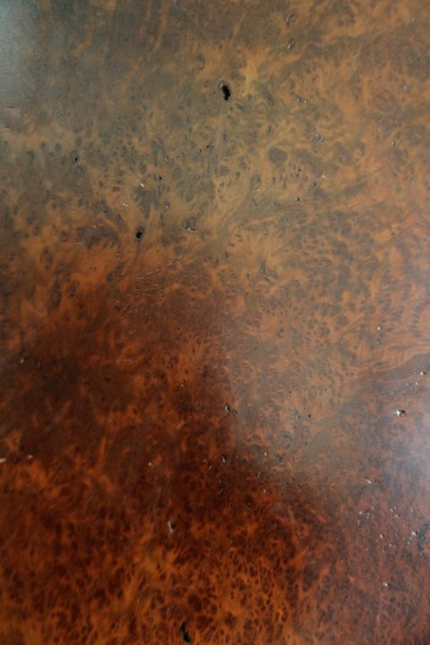 Nu có vân và màu sắc tự nhiên rất đẹp và khác biệt so với cây gỗ chủ.