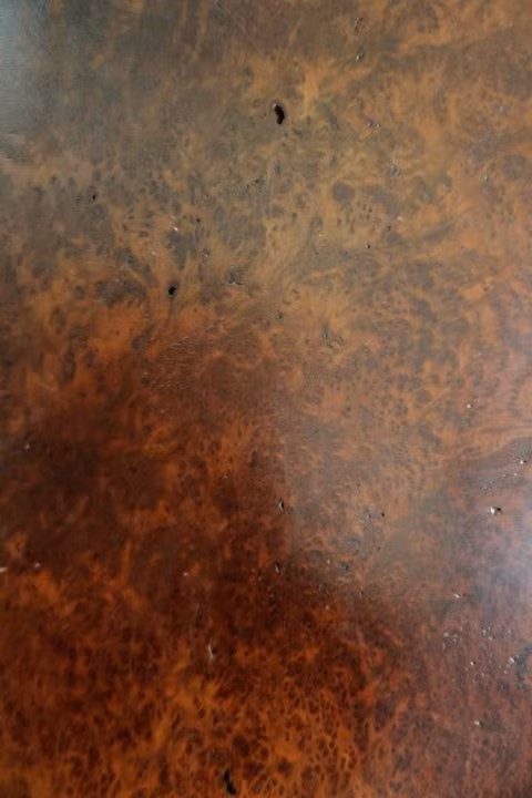 Nu có vân và màu sắc tự nhiên rất đẹp và khác biệt so với cây gỗ chủ.