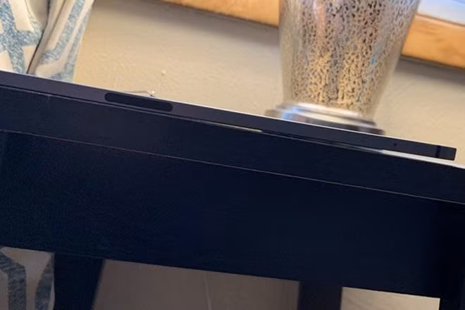 Nguoi dung buc xuc khi Apple choi trach nhiem iPad Pro 2018 bi uon cong-Hinh-2