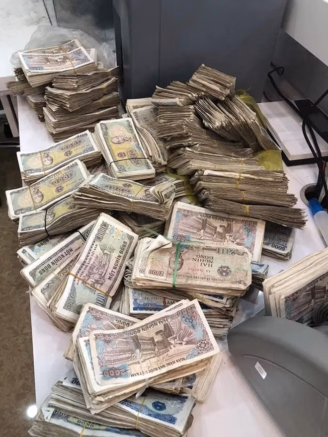 Vo chong cu ong o Quang Binh cho bao tai tien le gui tiet kiem