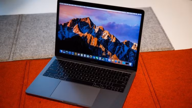 Nhung chiec MacBook Pro cua Apple vua dat vua te hai nhu the nao?-Hinh-2