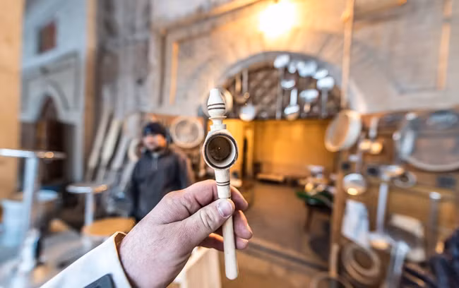 Một sản phẩm nhìn giống như tẩu thuốc ở gian hàng đồ gia dụng.