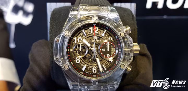 MP07 là kết quả của quá trình mà các nghệ nhân đồng hồ của Hublot nghiên cứu và tìm tòi cách sắp xếp lại cỗ máyMP05 theo kiến trúc gai góc và mạnh mẽ.