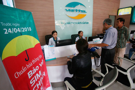 Các nhà mạng treo thông báo nhắc khách hàng đăng ký thông tin trước ngày 24-4.