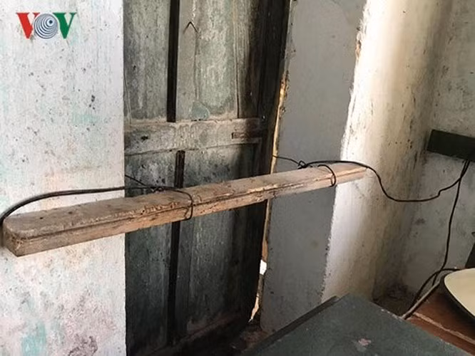 Tình trạng chung cư xuống cấp nghiêm trọng buộc các hộ dân nơi đây phải làm đơn kêu cứu gửi các cơ quan chức năng.