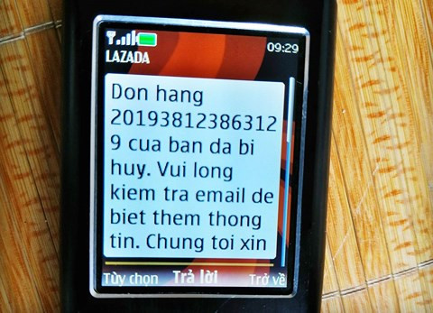 Tin nhắn hủy đơn hàng đột ngột gửi đến khách hàng Nguyễn Duy Năng.
