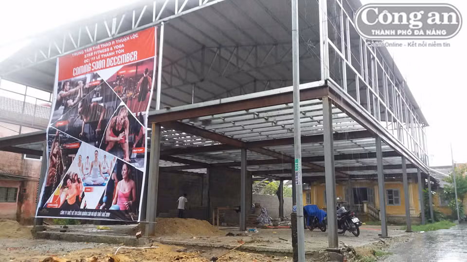 "Nha di san" thanh khu tap the hinh