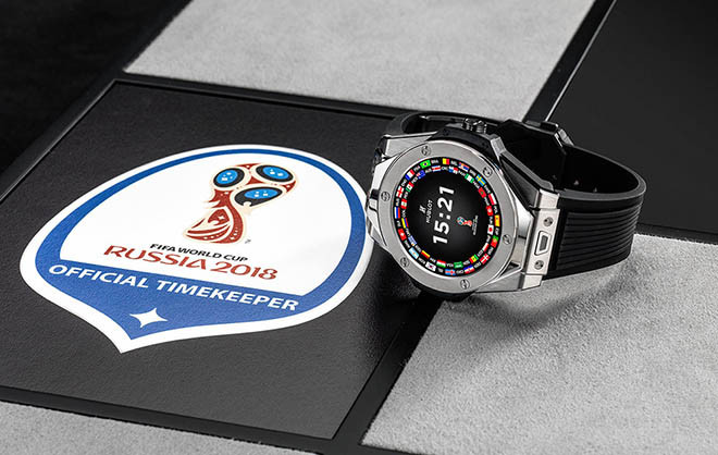 Huy hiệu FIFA World Cup 2018 và Hublot được in trên smartwatch này.