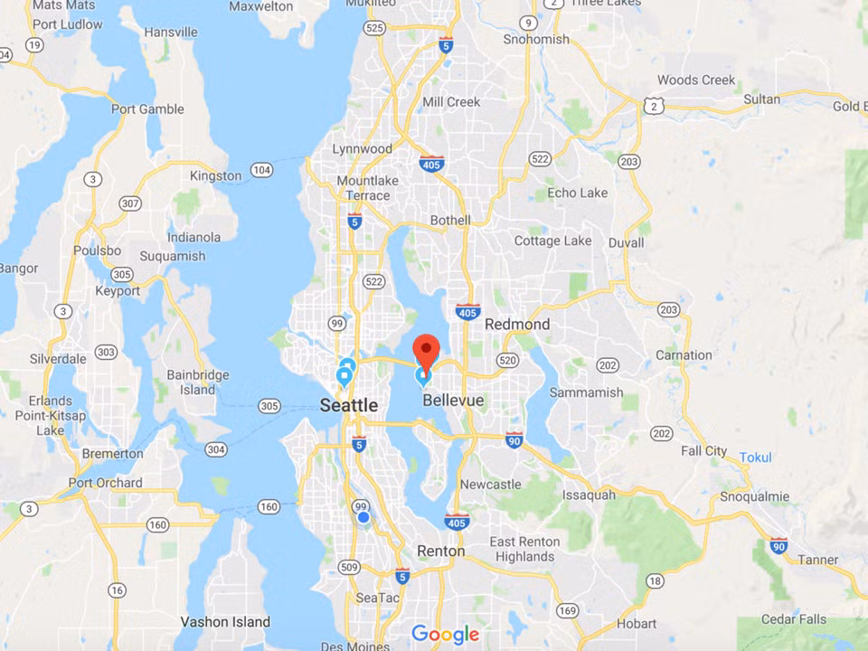 Thành phố nhỏ Medina nằm trên bán đảo bên hồ Washington, gần với Seattle, là nơi sống của nhiều sếp lớn trong giới công nghệ, truyền thông Mỹ.