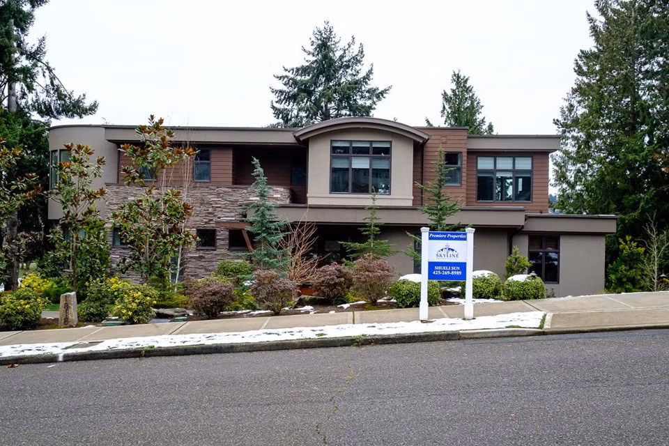 Những ai muốn sống tại Medina có thể quan tâm tới căn nhà có 7 phòng ngủ, 9 phòng tắm đang được rao bán với giá 7,2 triệu USD.