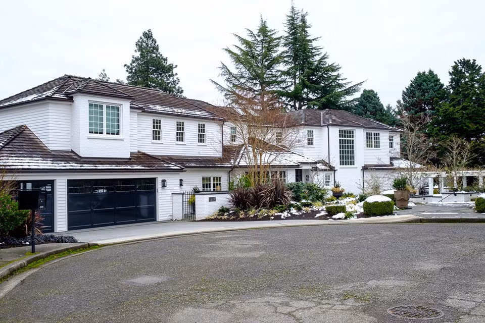 Đây là nơi ở của nhà thiết kế nội thất nổi tiếng Nate Berkus. Có diện tích 600 m2, căn nhà đang được rao bán với giá 7,56 triệu USD.