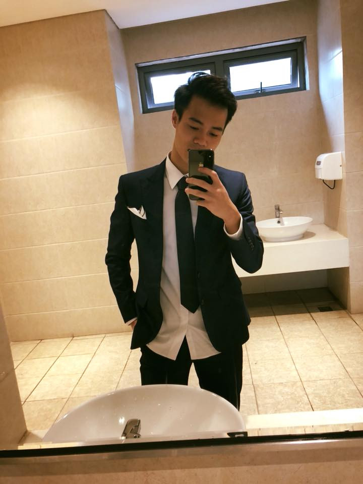 Văn Toàn cũng đang dùng iPhone X.