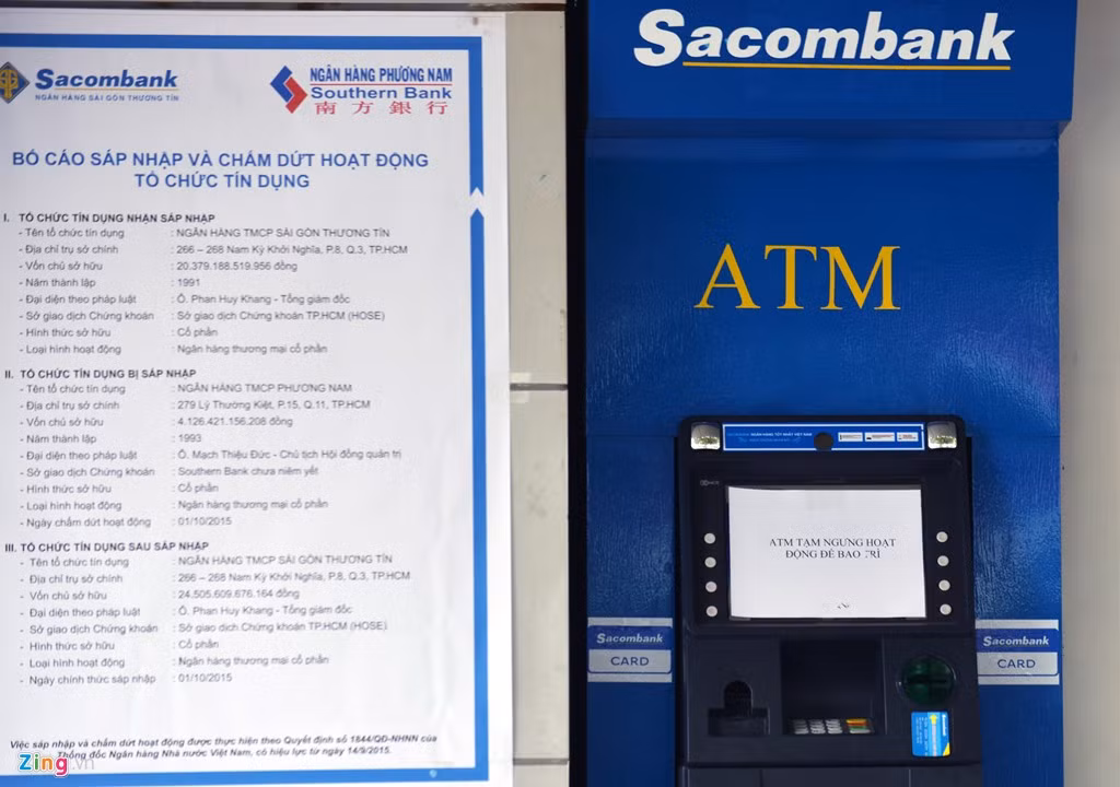 Một số nhân viên làm việc tại đây cho biết, các anh chị em vui mừng vì từ ngày hôm sau sẽ được trở thành người của một thương hiệu ngân hàng uy tín với mạng lưới lớn mạnh hơn so với đơn vị họ từng làm.