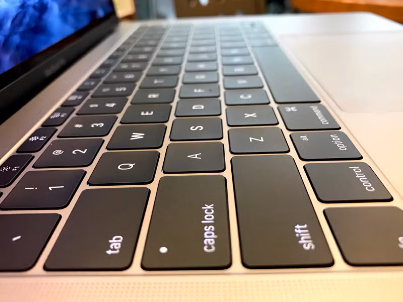 Apple đang bị hàng loạt người dùng MacBook kiện vì lỗi bàn phím dạng butterfly gặp vấn đề nghiêm trọng.