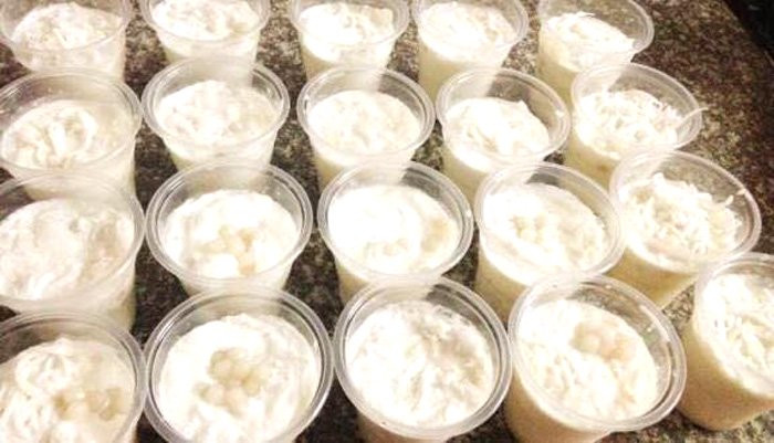 Nhờ cơn sốt mà nhiều đầu mối đổ buôn bán cả ngàn cốc dừa dầm mỗi ngày.