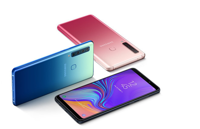 Galaxy A9 là sản phẩm mới nhất thuộc dòng A cận cao cấp của hãng. Máy được trang bị màn hình tràn viền 6,3 inch Full HD, sử dụng tấm nền Super AMOLED. Màn hình của máy không chạy theo xu hướng khuyết đỉnh như trên iPhone hay các đối thủ Android khác.