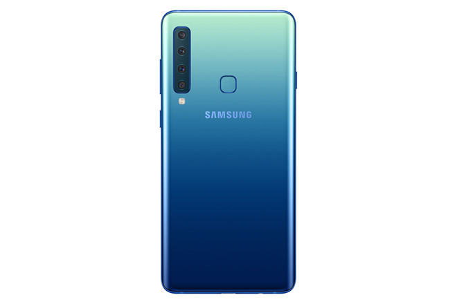 Galaxy A9 được trang bị cảm biến vân tay một chạm ở phía sau, thay vì bên cạnh phải như Galaxy A7 (2018). Máy được chạy trên nền Android 8.0, tích hợp trợ lý Bixby.