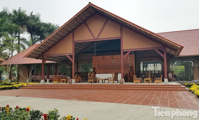 Bên trong khu du lịch sinh thái chủ đầu tư đã cho xây dựng rất nhiều công trình kiên cố.