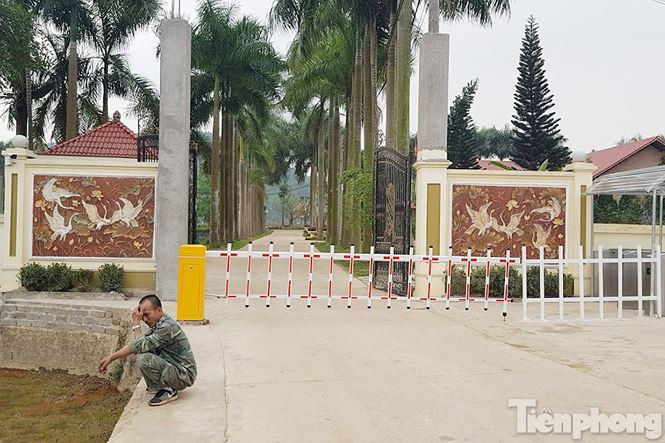Cổng vào bên trong khu du lịch sinh thái trải nghiệm Yasmin Farm.