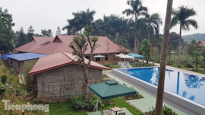 Công ty TNHH Thái Việt đã “hô biến” hàng trăm nghìn m2 đất thuê với mục đích làm trang trại chăn nuôi bò sữa tại xã Cao Ngạn, TP Thái Nguyên (tỉnh Thái Nguyên) thành khu du lịch sinh thái trải nghiệm Yasmin Farm khiến nhiều người dân bức xúc.