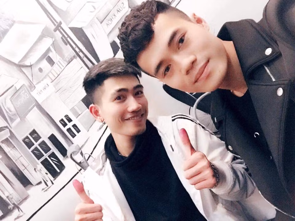 Văn Toàn lại khoe đầu mới để đón Tết.